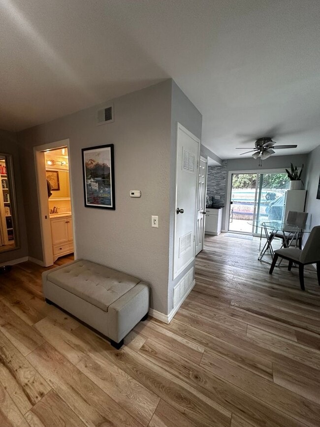 Building Photo - Beautiful, Charming 2-story townhome 2 bed...