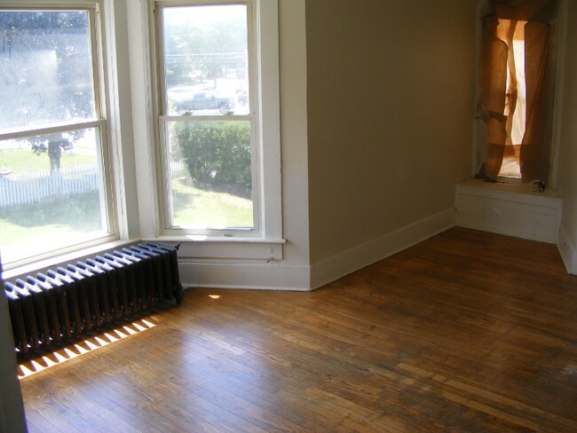 Building Photo - 164 South St