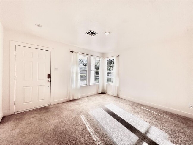 Building Photo - 5015 Summit Lodge Dr