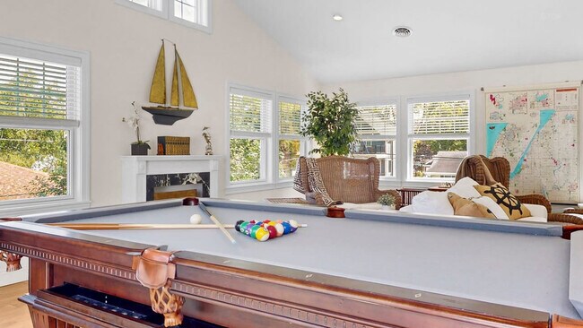 Building Photo - 51 Cass St
