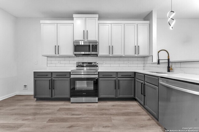 Building Photo - 8030 Bluewater Cove