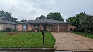 Building Photo - 6130 S Pinesap Dr