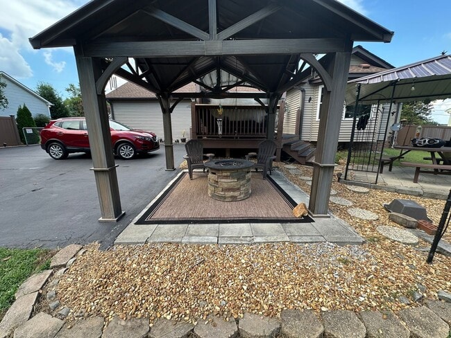 Building Photo - FULLY FURNISHED, SINGLE-FAMILY HOME IN NOR...