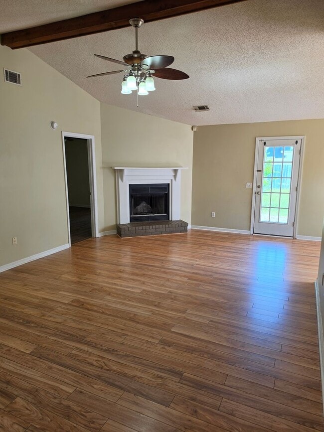 Building Photo - 620 Honey Ridge Ln