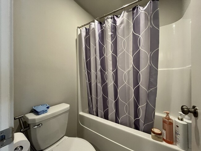 Building Photo - Spacious 5BR Home Near Mountainside High School with Loft, Balcony & Large Kitchen