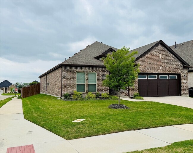 Building Photo - 3401 Riverlawn Dr