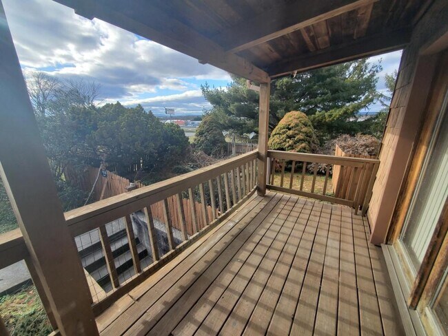 Building Photo - 118 Agape Wy