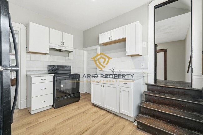 Building Photo - $500 OFF MOVE-IN SPECIAL!!! 4 Bedroom home in Near Downtown Indy! Available Now!