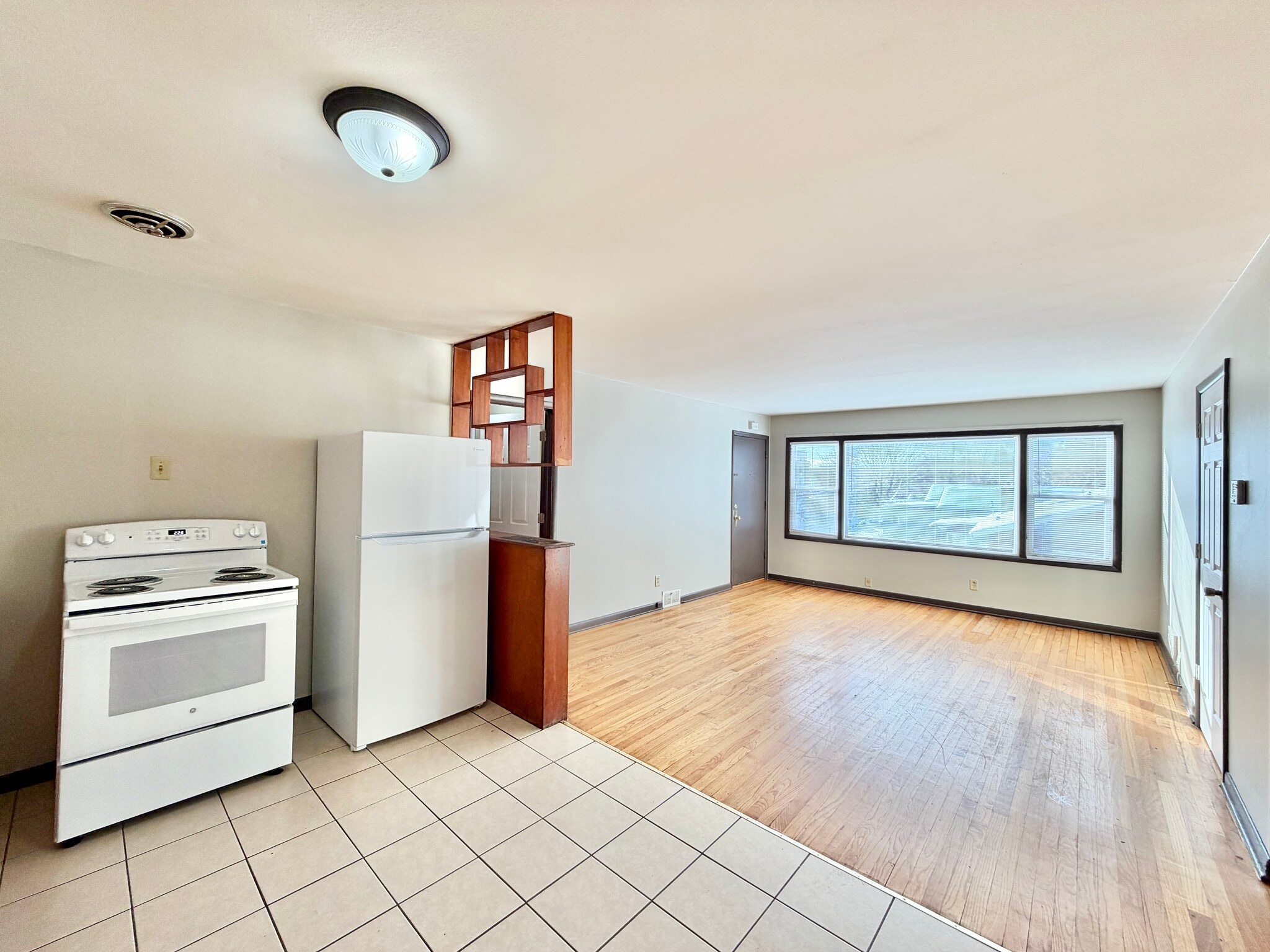 Building Photo - Lake Point Apartments