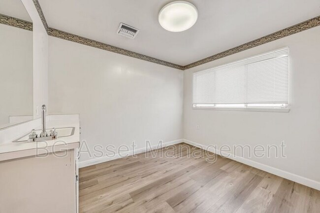 Building Photo - 275 O'Connor Dr