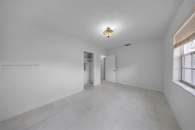 Building Photo - 3600 SW 26th St