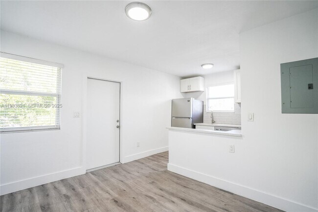 Building Photo - 1950 NW 2nd Ct