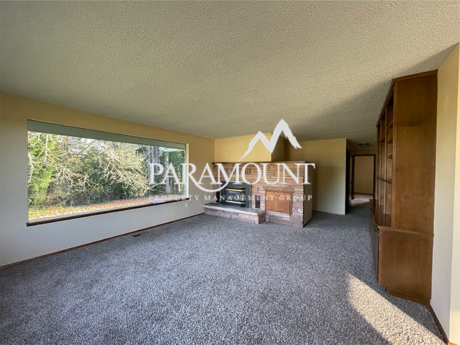 Building Photo - Tucked Away Upper 2 Bedroom Duplex in Port Orchard