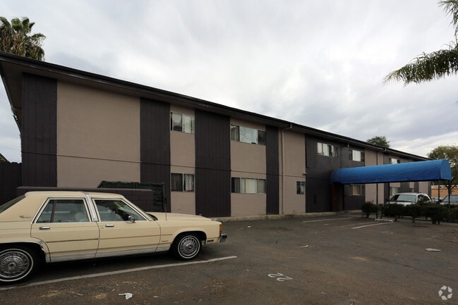 Building Photo - Courtyard Villas