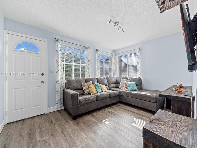 Building Photo - 1016 SW 12th Ave