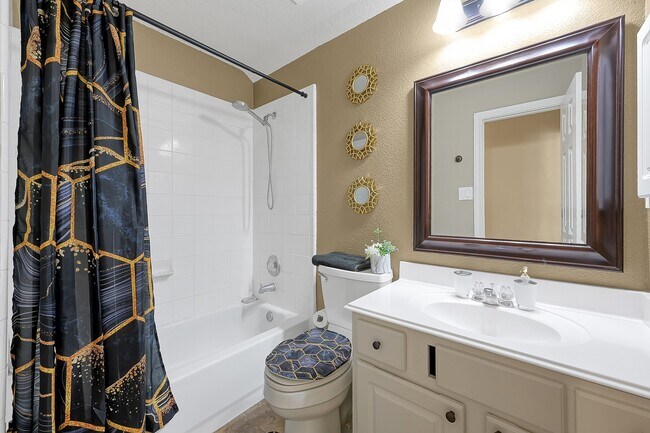 Building Photo - 180 Park Way