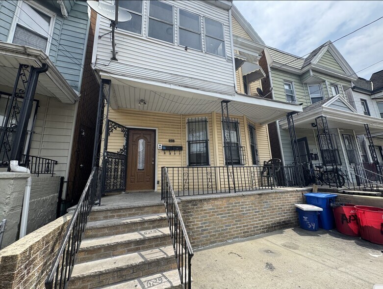 Building Photo - 154 Bayview Ave