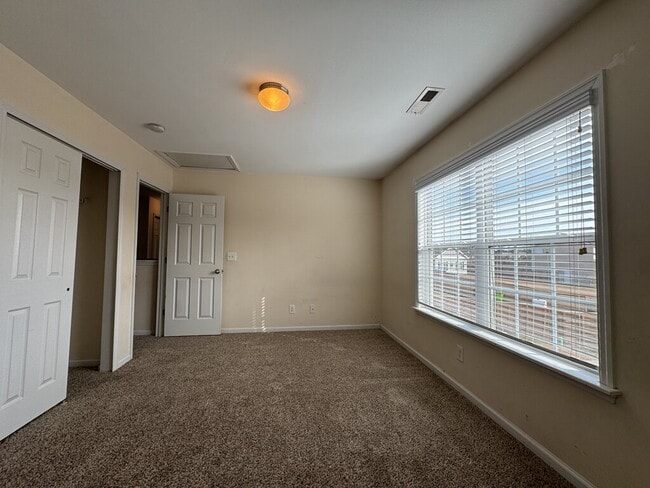 Building Photo - 200 Bonanza Dr