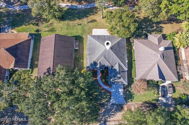 Building Photo - 4126 Richmond Park Dr E