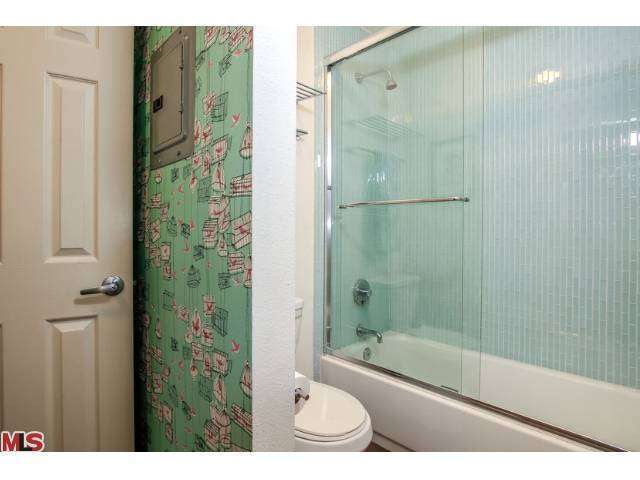 Building Photo - 141 S Clark Dr