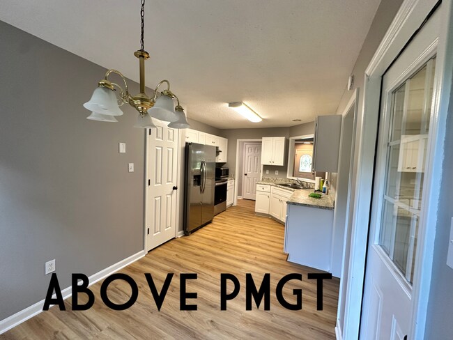 Building Photo - Beautifully renovated 3 bedroom home