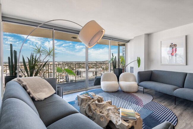 Building Photo - 700 E Ocean Blvd