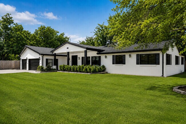 Building Photo - 3825 Maple Ave