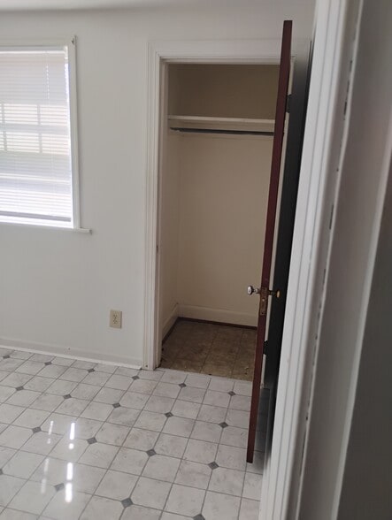 Building Photo - 701 Orchard St