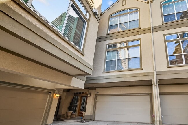 Building Photo - 410 Fowler St