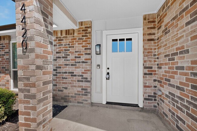 Building Photo - 4420 Seville Ln