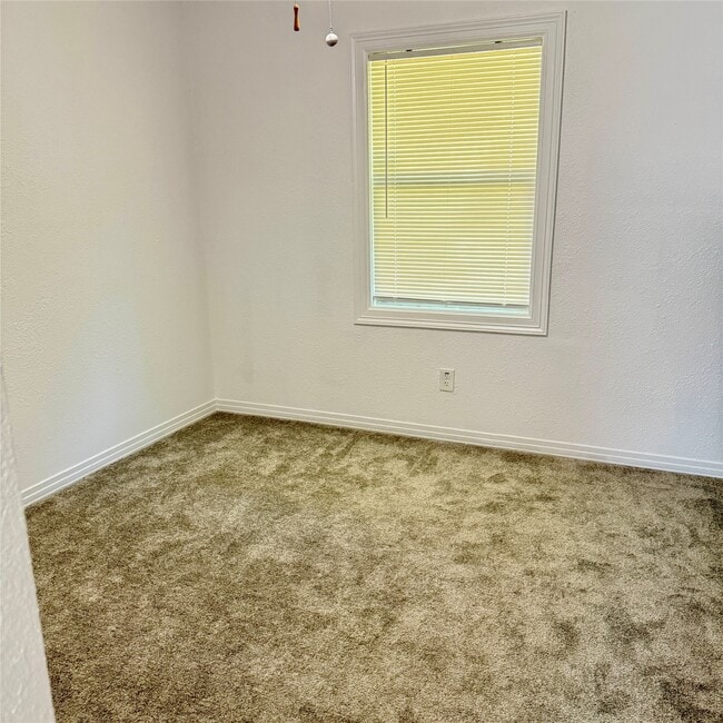 Building Photo - 1105 Woodbine Dr