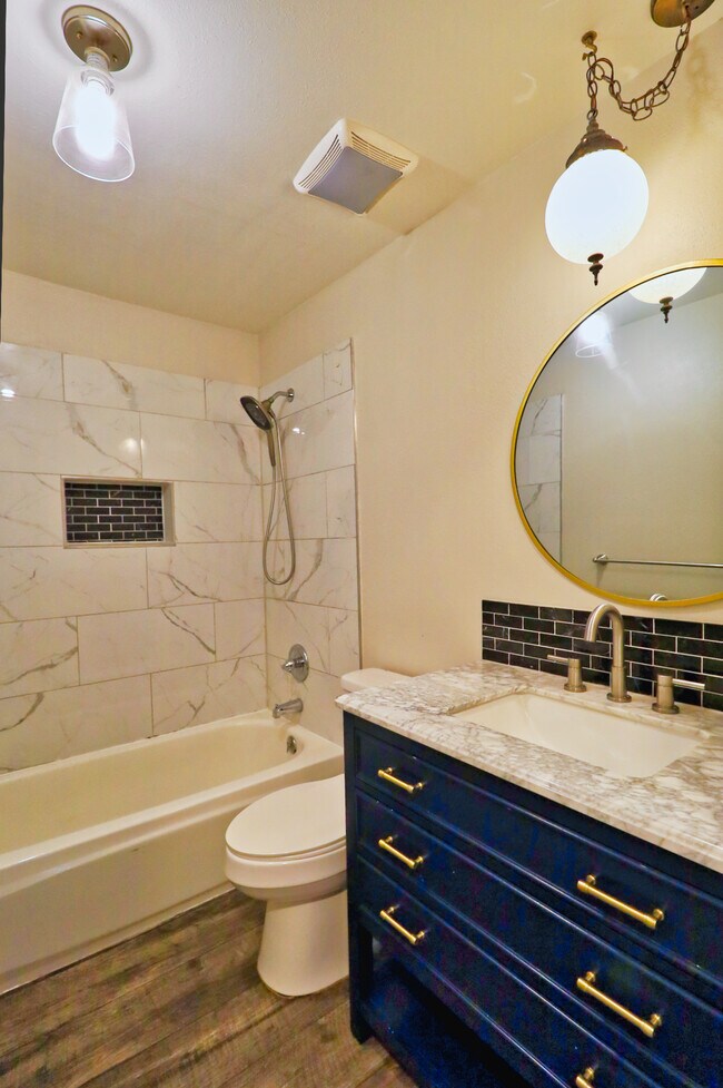 Hall Bath - 13408 SE 20th St