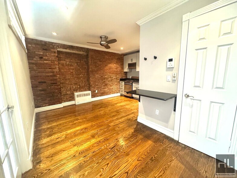 Primary Photo - East 9th Street