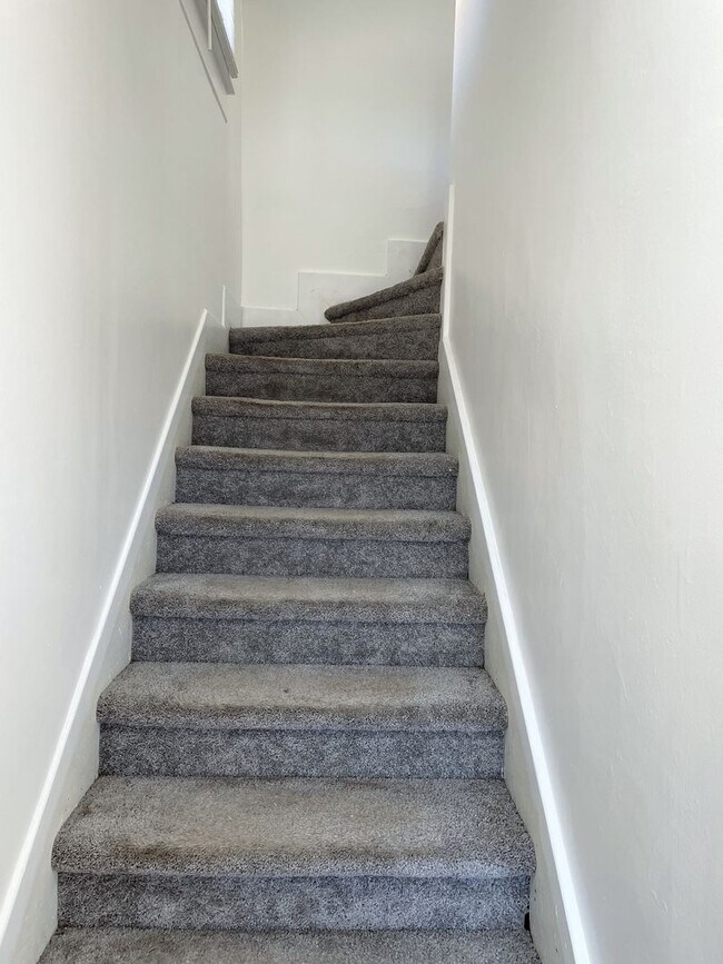 Building Photo - Cozy 2 bedroom home