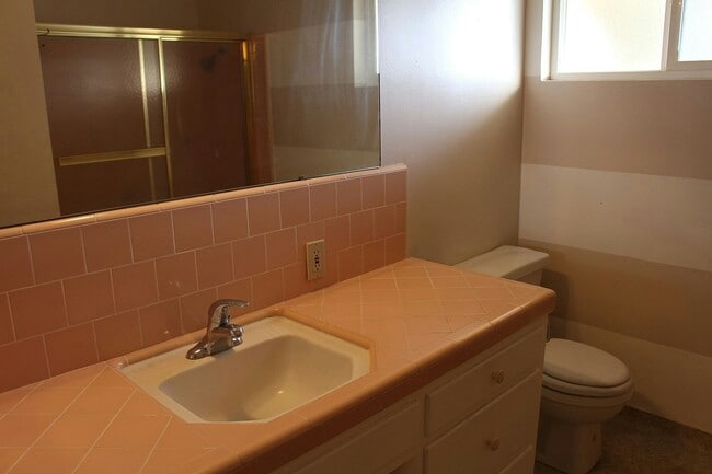 Building Photo - 1804 Duke Dr