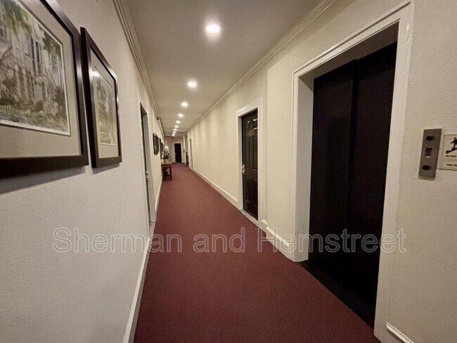 Building Photo - 2068 Walton Wy