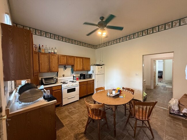 Building Photo - Live in the Heart of La Crosse - Spacious ...