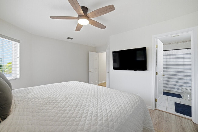 Building Photo - 2281 SE 11th St