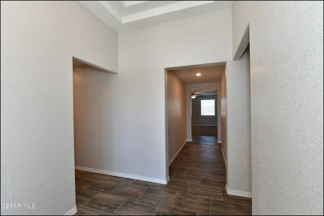 Building Photo - 2712 Sammy Cervantes St