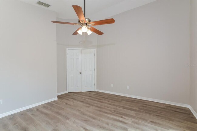 Building Photo - 528 Finch Ct