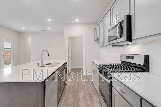 Building Photo - 717 Amenduni Ln