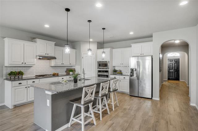 Building Photo - 821 Meadows Dr