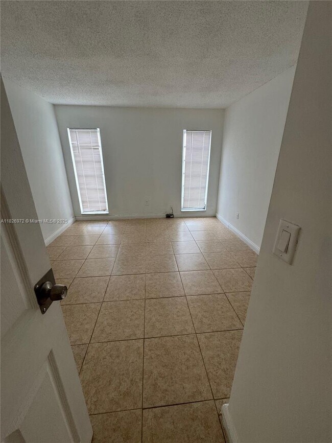 Building Photo - 4848 NW 24th Ct