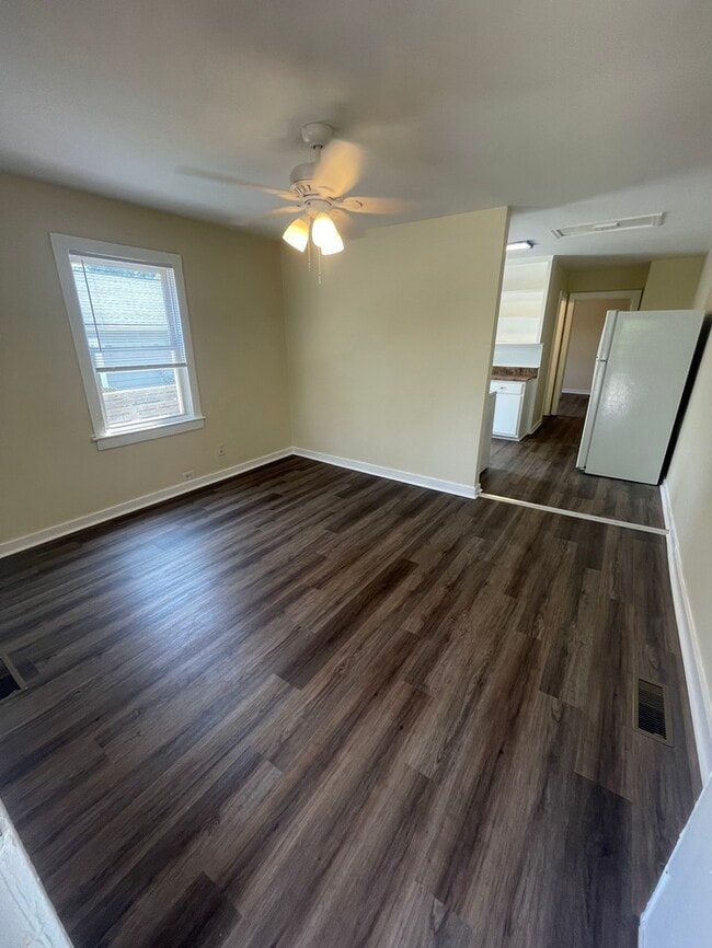 Building Photo - 1BD 1BA Duplex
