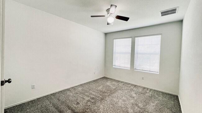 Building Photo - 5817 Bellissima Way