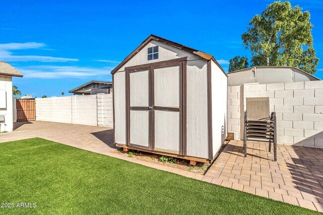 Building Photo - 449 E Harmony Ave