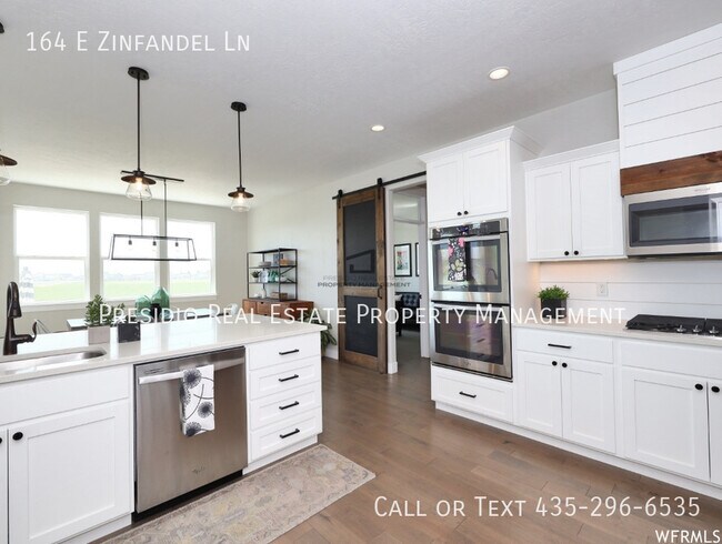 Building Photo - 164 E Zinfandel Ln