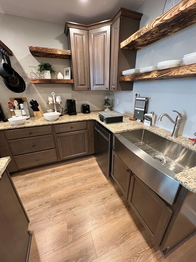 Building Photo - Country Financial Insurance Apartments