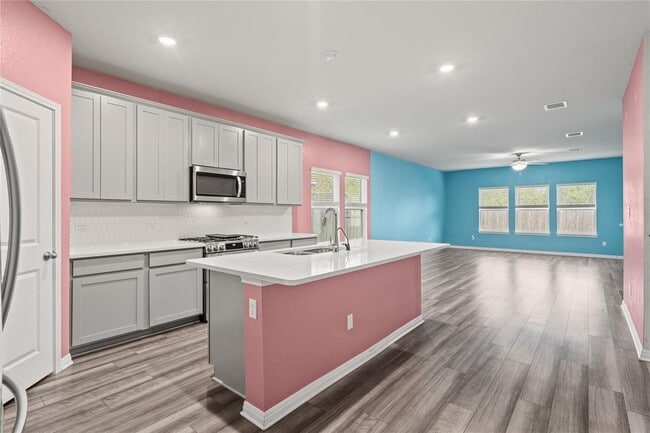 Building Photo - 204 Jordan Vly Dr