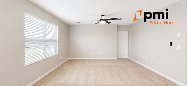 Building Photo - Stunning 5-Bedroom single family Home in Tavares | Spacious Layout & Modern Comforts